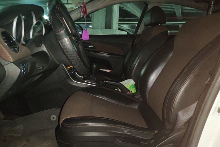 Used Chevrolet Cruze 2013 Hatchback 1.6L Manual Luxury Model Left Front Seat