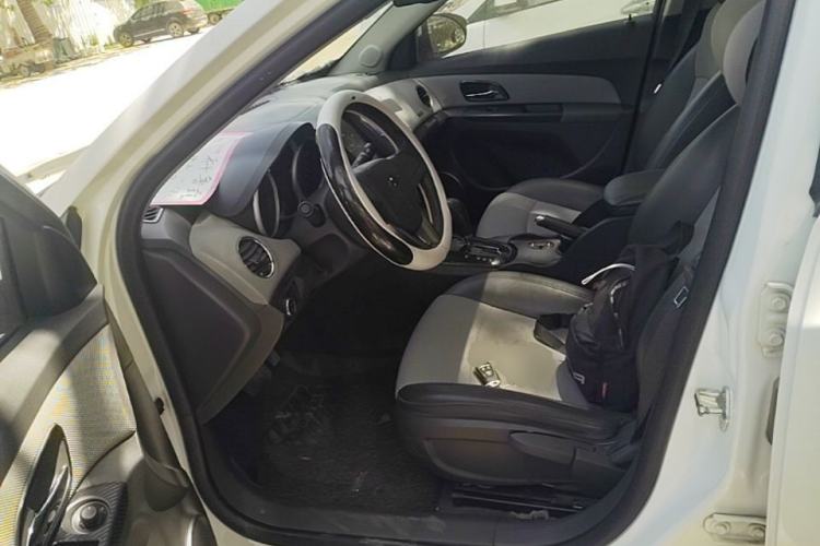 Used Chevrolet Cruze 2013 1.8L SE AT Left Front Seat
