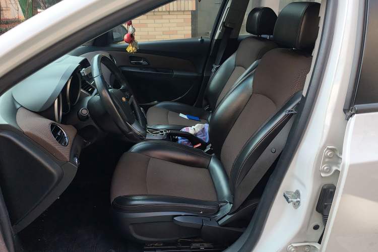 Used Chevrolet Cruze 2013 Hatchback 1.6L Automatic Luxury Model Left Front Seat
