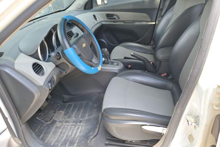 Used Chevrolet Cruze 2013 1.6L SE AT Left Front Seat