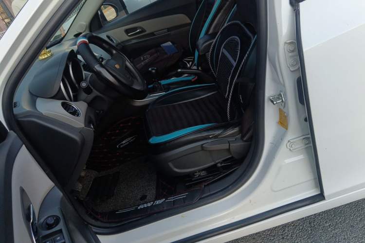 Used Chevrolet Cruze 2013 1.6L SL MT Left Front Seat