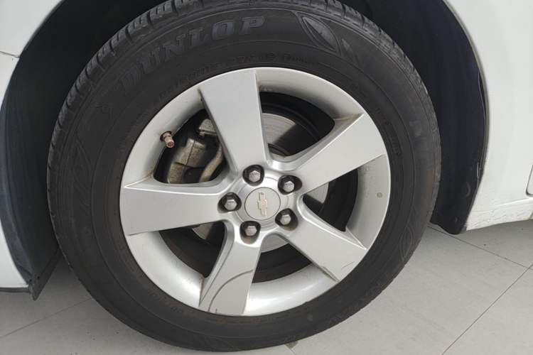 Used Chevrolet Cruze 2013 1.8L SE AT Left Front Wheel Hub