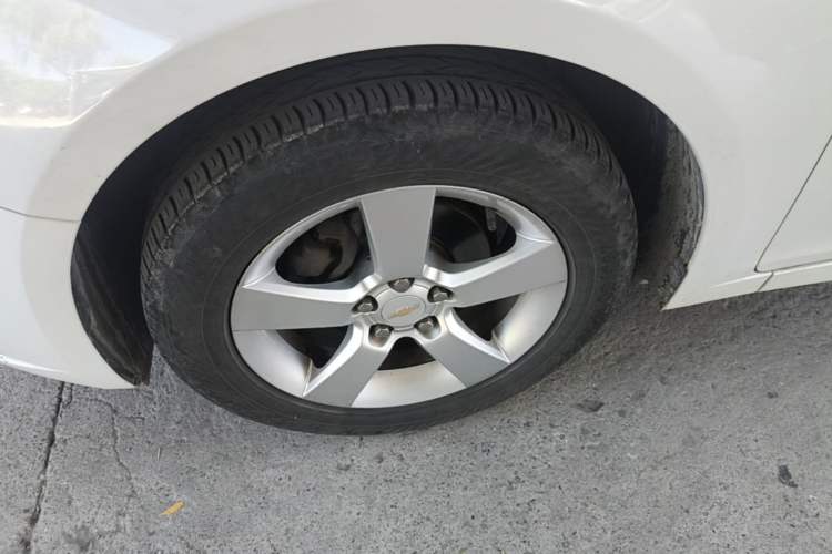 Used Chevrolet Cruze 2013 1.6L SE MT Left Front Wheel Hub
