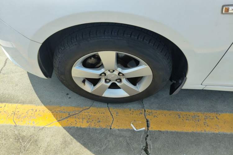 Used Chevrolet Cruze 2013 1.8L SE AT Left Front Wheel Hub