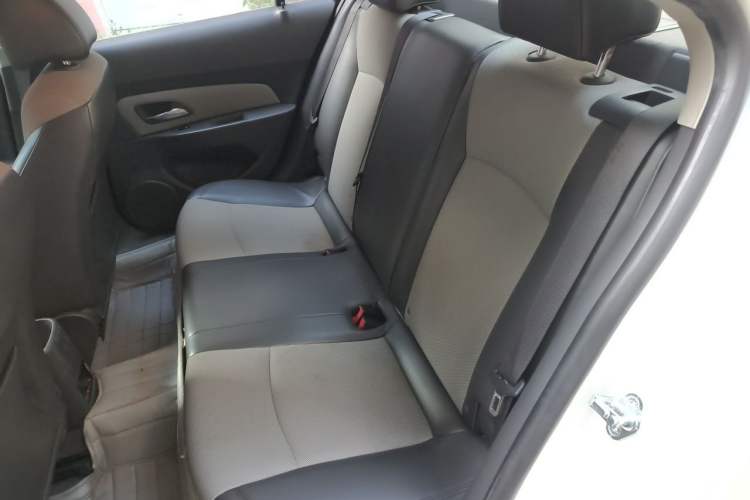 Used Chevrolet Cruze 2013 1.6L SL MT Left Rear Seat