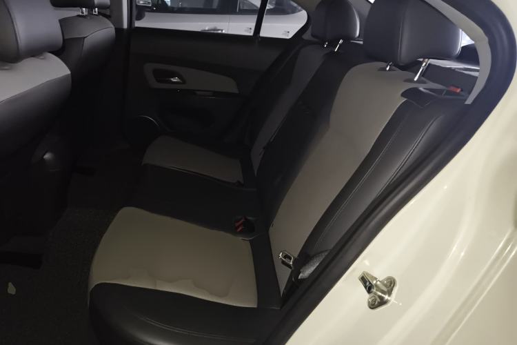 Used Chevrolet Cruze 2013 1.8L SE AT Left Rear Seat