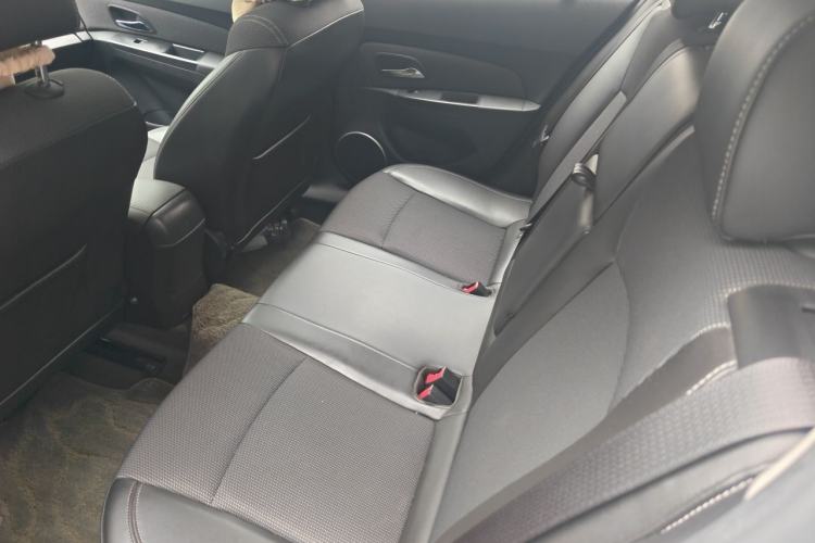 Used Chevrolet Cruze 2013 Hatchback 1.6T Automatic Flagship Model Left Rear Seat