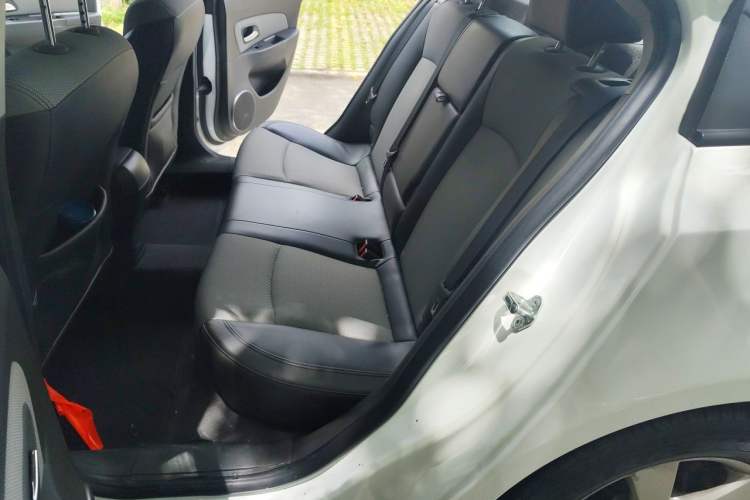 Used Chevrolet Cruze 2013 1.8L SE AT Left Rear Seat