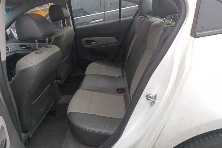 Used Chevrolet Cruze 2013 1.6L SL MT Left Rear Seat