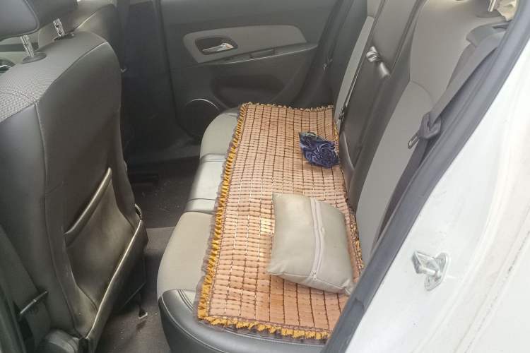 Used Chevrolet Cruze 2013 1.8L SE AT Left Rear Seat