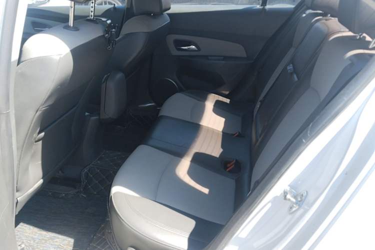 Used Chevrolet Cruze 2013 1.6L SE AT Left Rear Seat