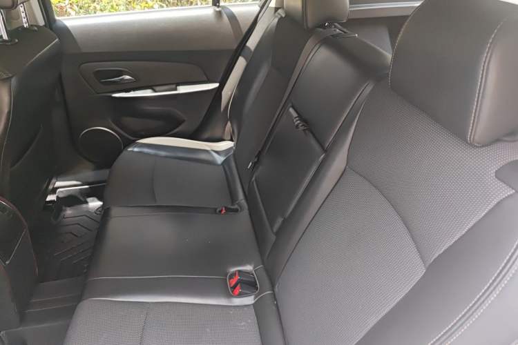 Used Chevrolet Cruze 2013 Hatchback 1.6T Automatic Flagship Model Left Rear Seat