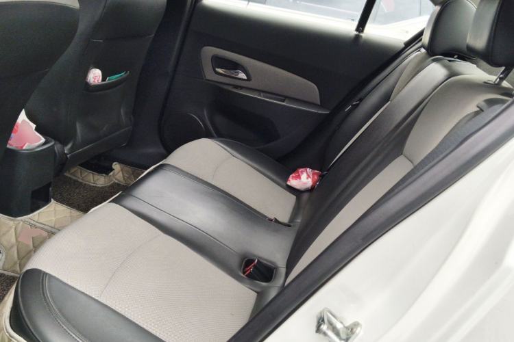 Used Chevrolet Cruze 2013 1.6L SL MT Left Rear Seat