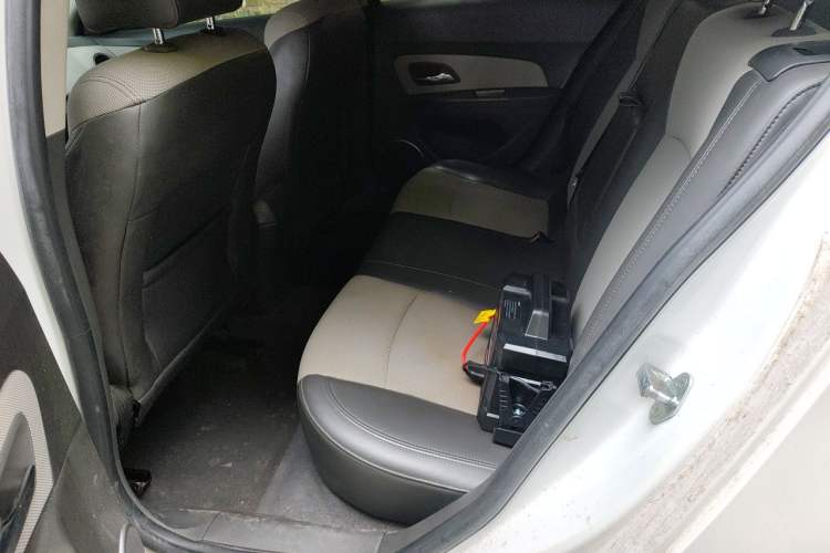 Used Chevrolet Cruze 2013 1.6L SE MT Left Rear Seat