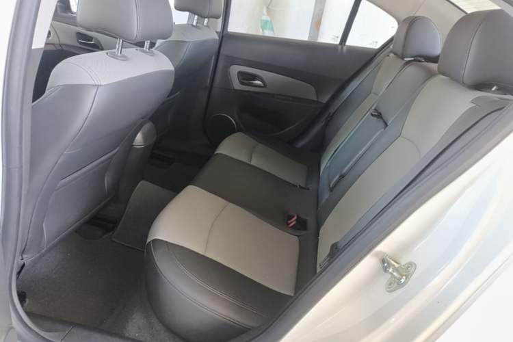 Used Chevrolet Cruze 2013 1.6L SE MT Left Rear Seat