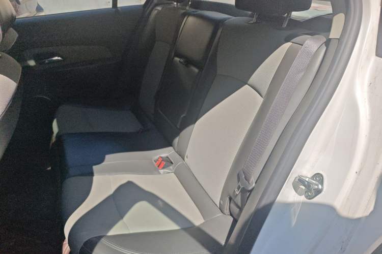 Used Chevrolet Cruze 2013 1.6L SE AT Left Rear Seat
