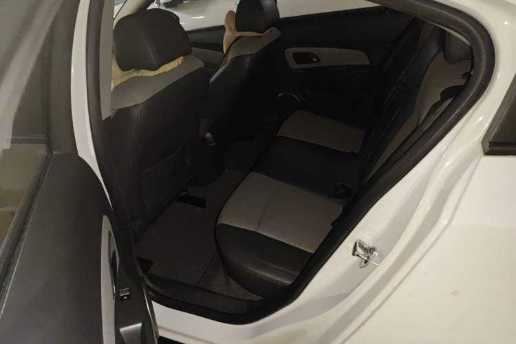 Used Chevrolet Cruze 2013 1.8L SE AT Left Rear Seat