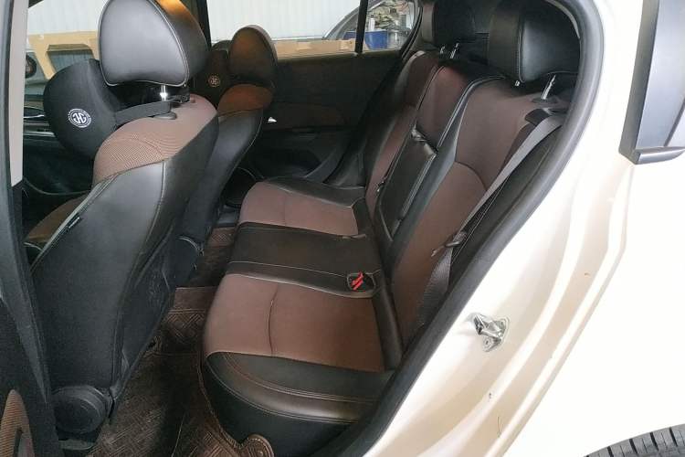 Used Chevrolet Cruze 2013 Hatchback 1.6L Manual Luxury Model Left Rear Seat