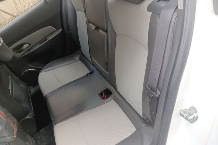 Used Chevrolet Cruze 2013 1.6L SE AT Left Rear Seat