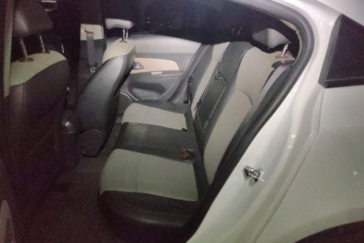 Used Chevrolet Cruze 2013 1.8L SE AT Left Rear Seat