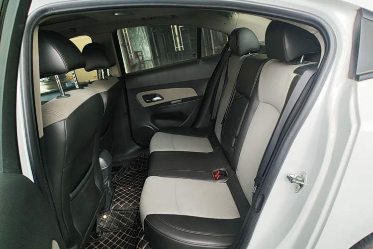 Used Chevrolet Cruze 2013 1.8L SE AT Left Rear Seat