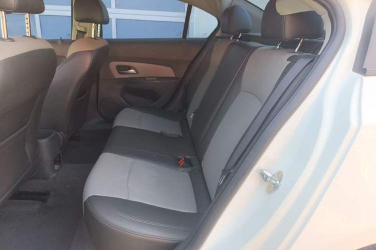 Used Chevrolet Cruze 2013 1.6L SL MT Left Rear Seat