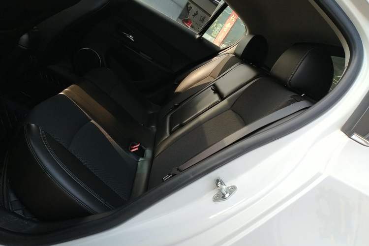 Used Chevrolet Cruze 2013 Hatchback 1.6T Automatic Flagship Model Left Rear Seat