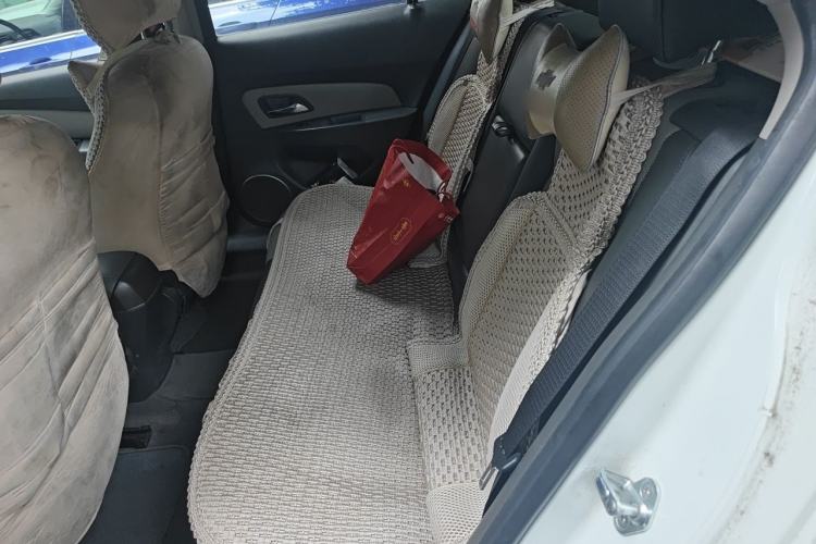 Used Chevrolet Cruze 2013 1.6L SE AT Left Rear Seat