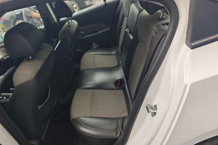 Used Chevrolet Cruze 2013 1.8L SE AT Left Rear Seat