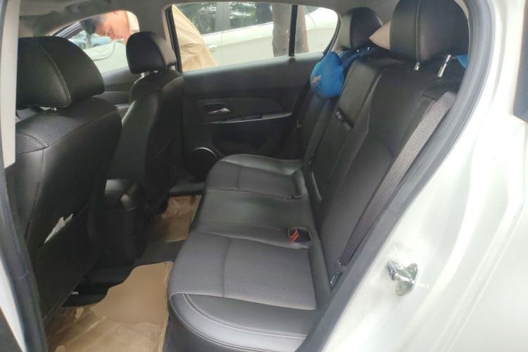 Used Chevrolet Cruze 2013 Hatchback 1.6T Automatic Flagship Model Left Rear Seat