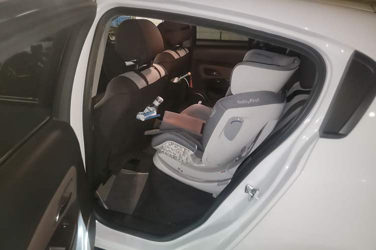 Used Chevrolet Cruze 2013 Hatchback 1.6L Automatic Luxury Model Left Rear Seat