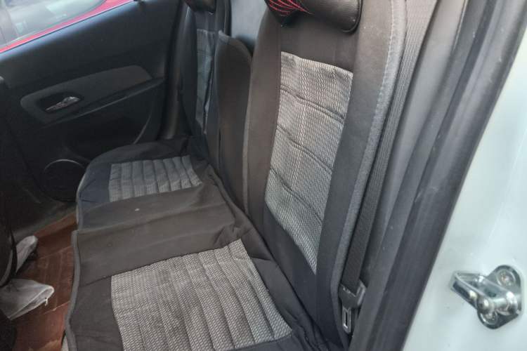 Used Chevrolet Cruze 2013 1.6L SE AT Left Rear Seat