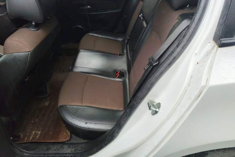 Used Chevrolet Cruze 2013 Hatchback 1.6L Manual Luxury Model Left Rear Seat