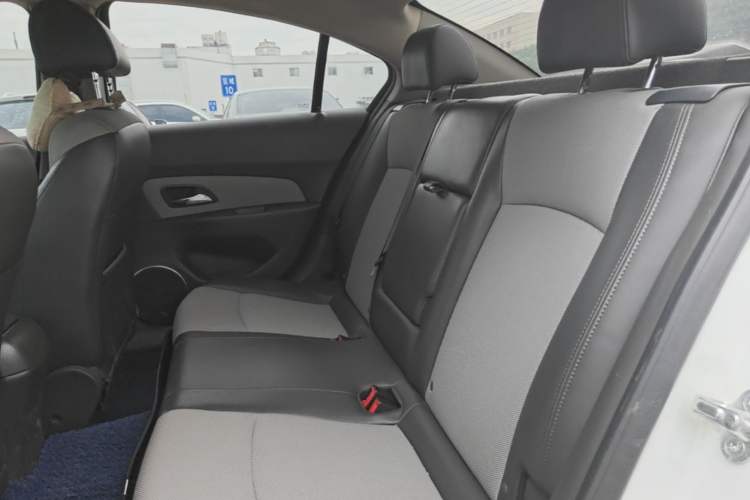 Used Chevrolet Cruze 2013 1.6L SE MT Left Rear Seat