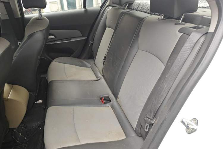 Used Chevrolet Cruze 2013 1.6L SL MT Left Rear Seat