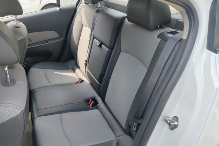 Used Chevrolet Cruze 2013 1.8L SE AT Left Rear Seat