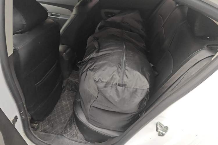 Used Chevrolet Cruze 2013 1.6L SE MT Left Rear Seat