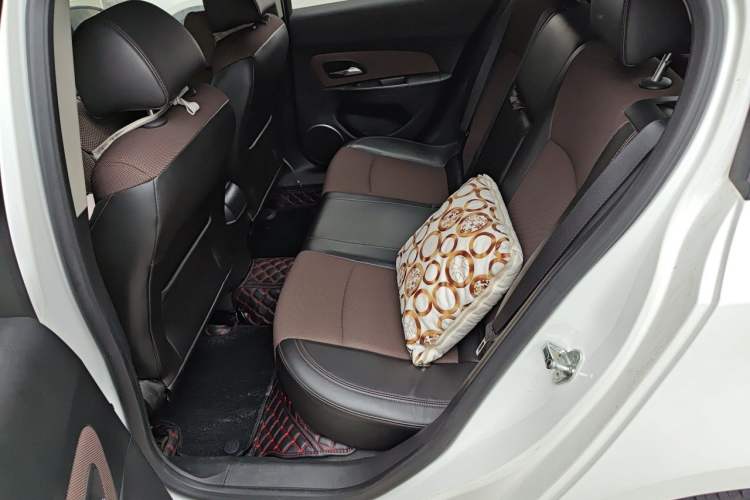 Used Chevrolet Cruze 2013 Hatchback 1.6L Manual Luxury Model Left Rear Seat