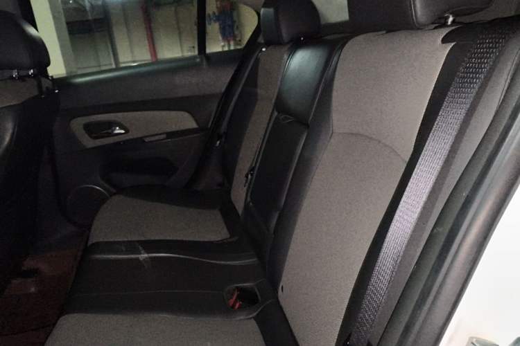 Used Chevrolet Cruze 2013 1.8L SE AT Left Rear Seat