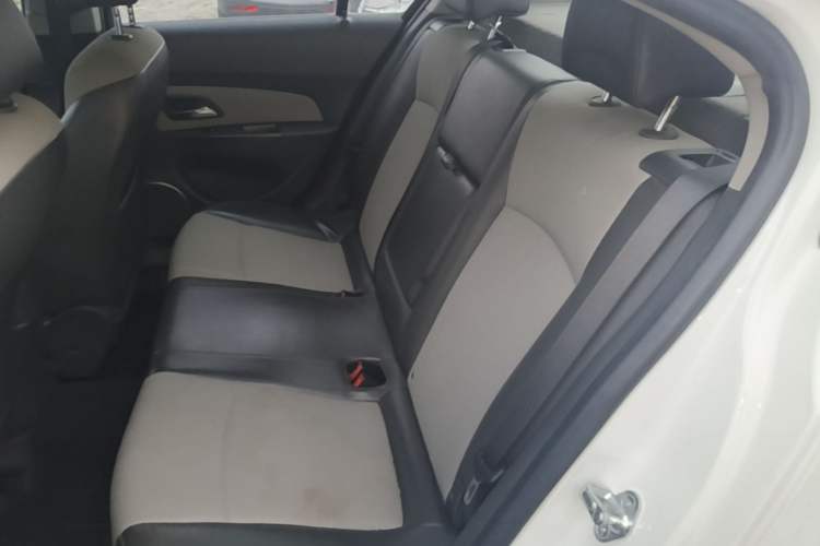 Used Chevrolet Cruze 2013 1.8L SE AT Left Rear Seat