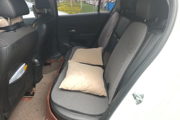 Used Chevrolet Cruze 2013 Hatchback 1.6T Automatic Flagship Model Left Rear Seat