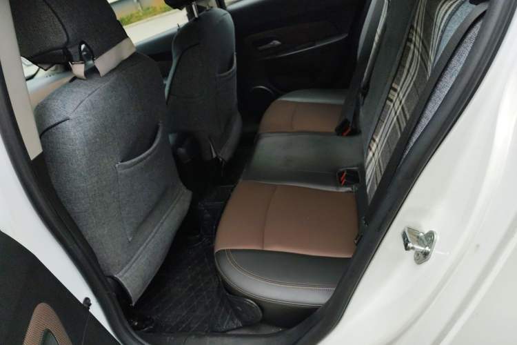 Used Chevrolet Cruze 2013 Hatchback 1.6L Manual Luxury Model Left Rear Seat