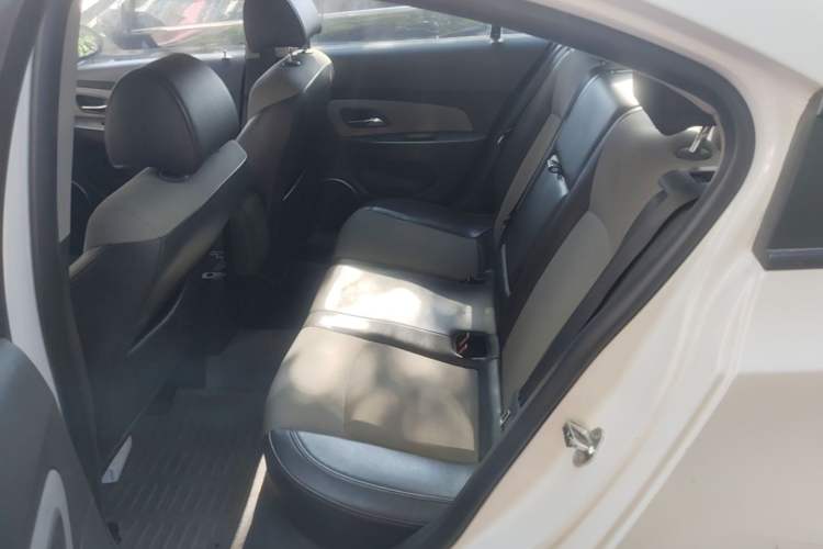 Used Chevrolet Cruze 2013 1.8L SE AT Left Rear Seat