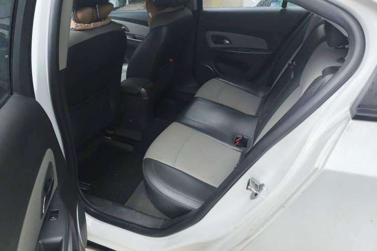 Used Chevrolet Cruze 2013 1.8L SE AT Left Rear Seat