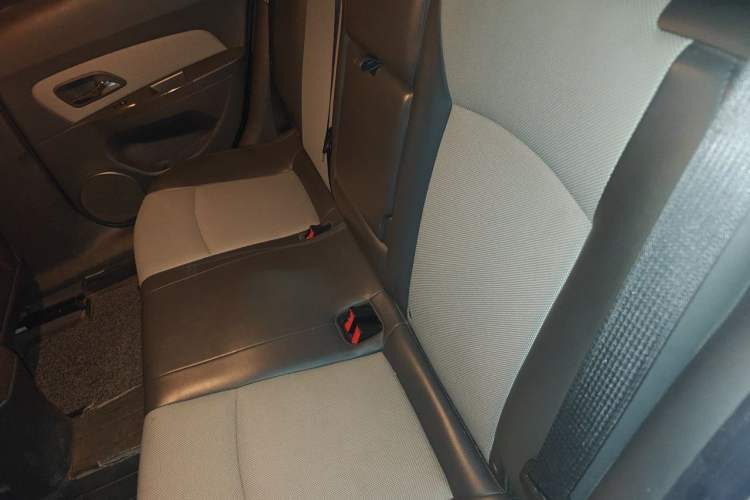 Used Chevrolet Cruze 2013 1.6L SE MT Left Rear Seat