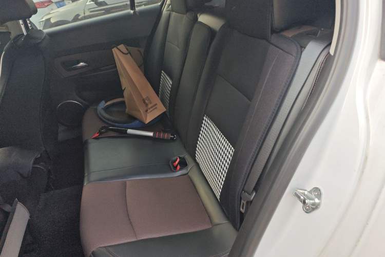 Used Chevrolet Cruze 2013 Hatchback 1.6L Manual Luxury Model Left Rear Seat