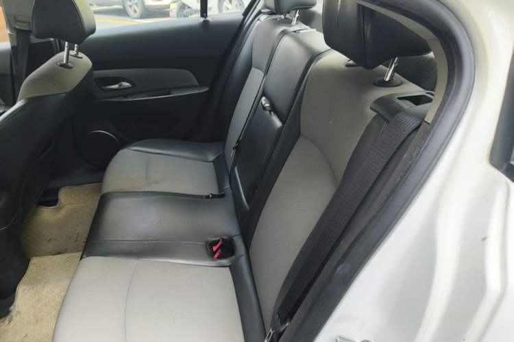 Used Chevrolet Cruze 2013 1.6L SE MT Left Rear Seat
