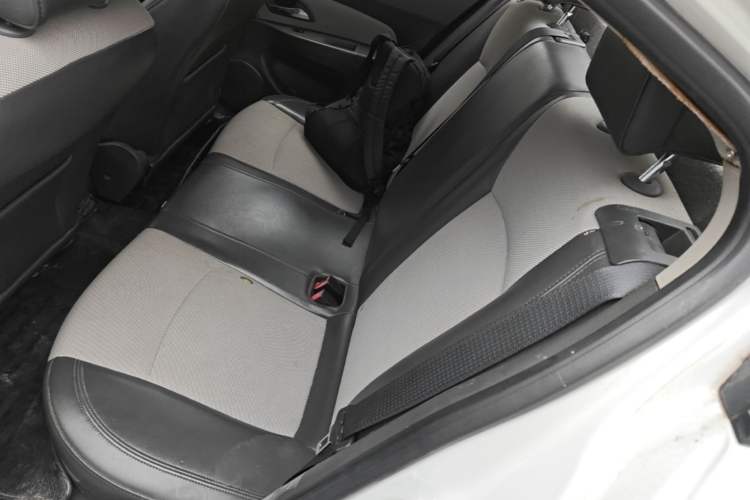 Used Chevrolet Cruze 2013 1.6L SL MT Left Rear Seat