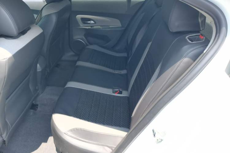 Used Chevrolet Cruze 2013 1.8L SE AT Left Rear Seat