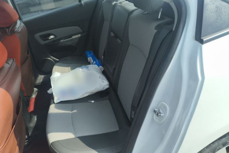 Used Chevrolet Cruze 2013 1.8L SE AT Left Rear Seat